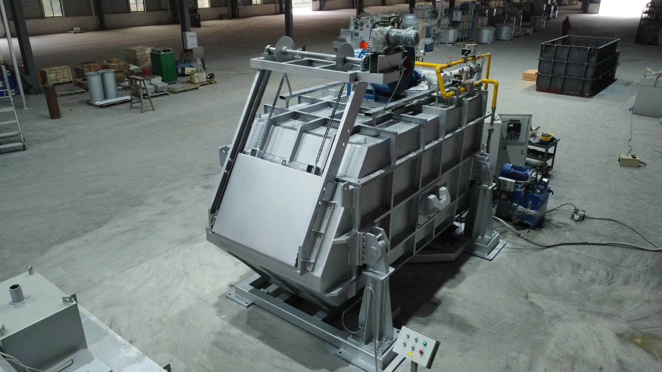 tilting refining furnace